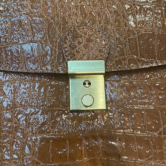 Elegant Brown Crocodile-Embossed Satchel - Picture 3 of 7